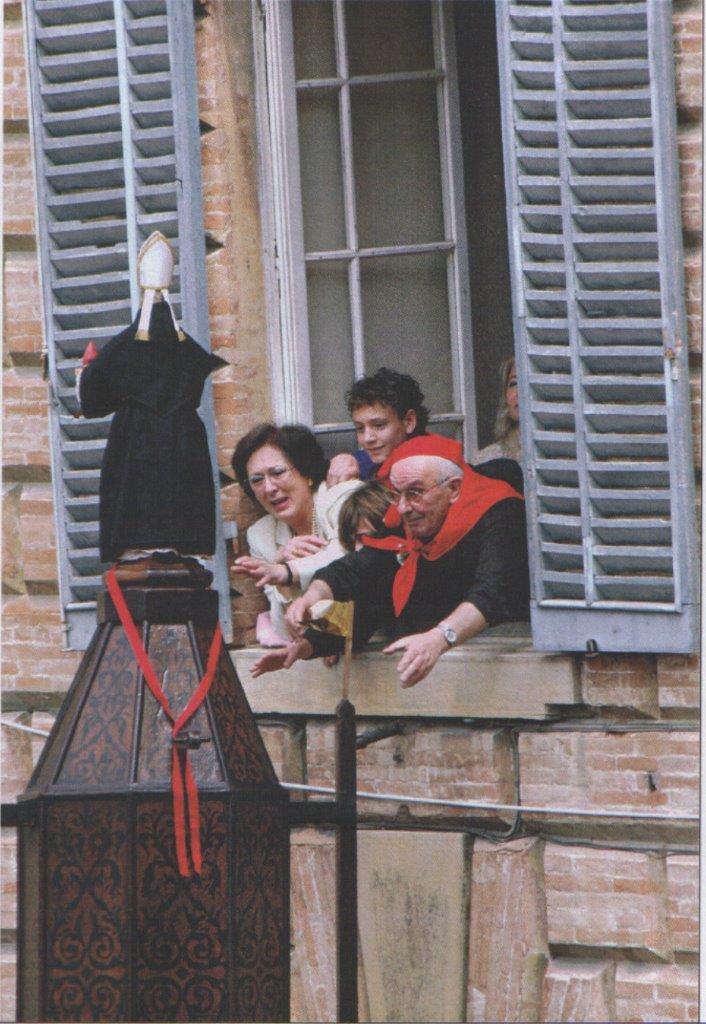 2005 Pacio riceve omaggio dai santantoniari
